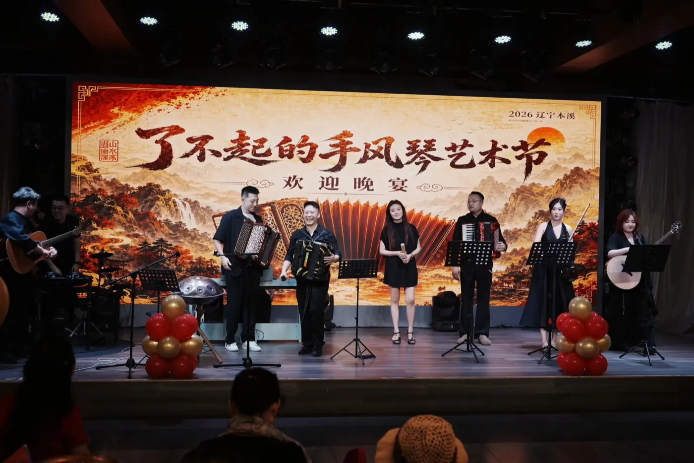 欢迎晚宴现场的乐队演出